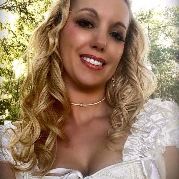 Meet your Posher, Amy - Picture 2 of 4